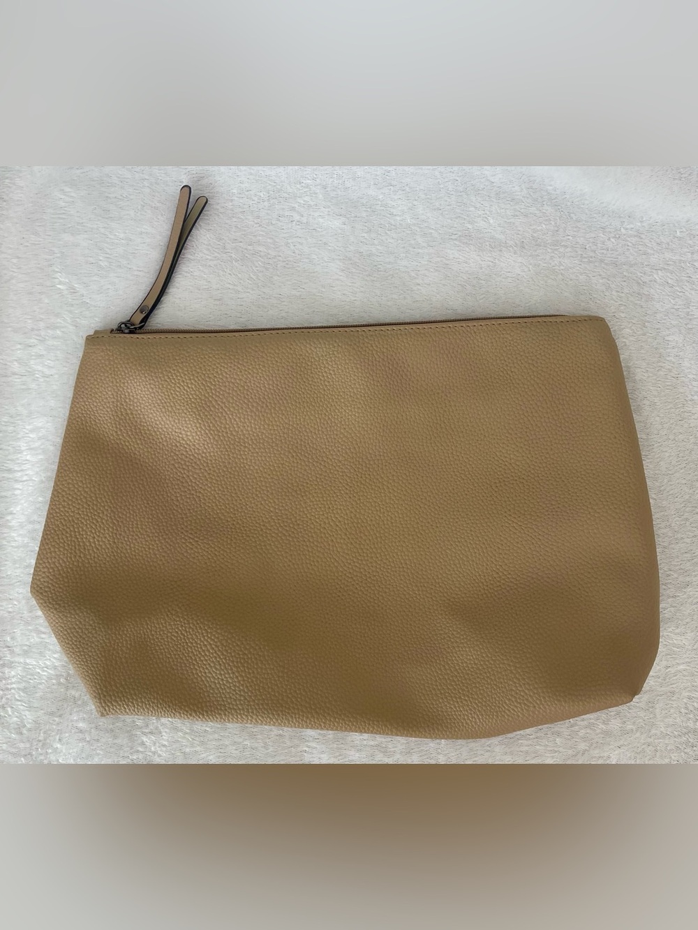 Everyday Pebbled Leather Zip Pouch in Beige/Tan Excellent Condition